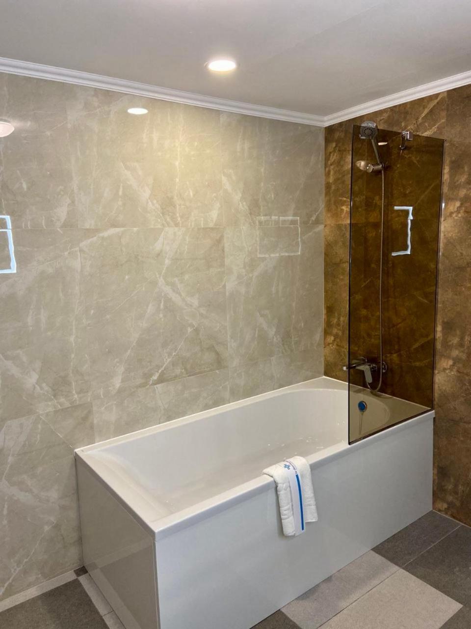 Mark Plaza Hotel Mykolaiv Habitación foto
