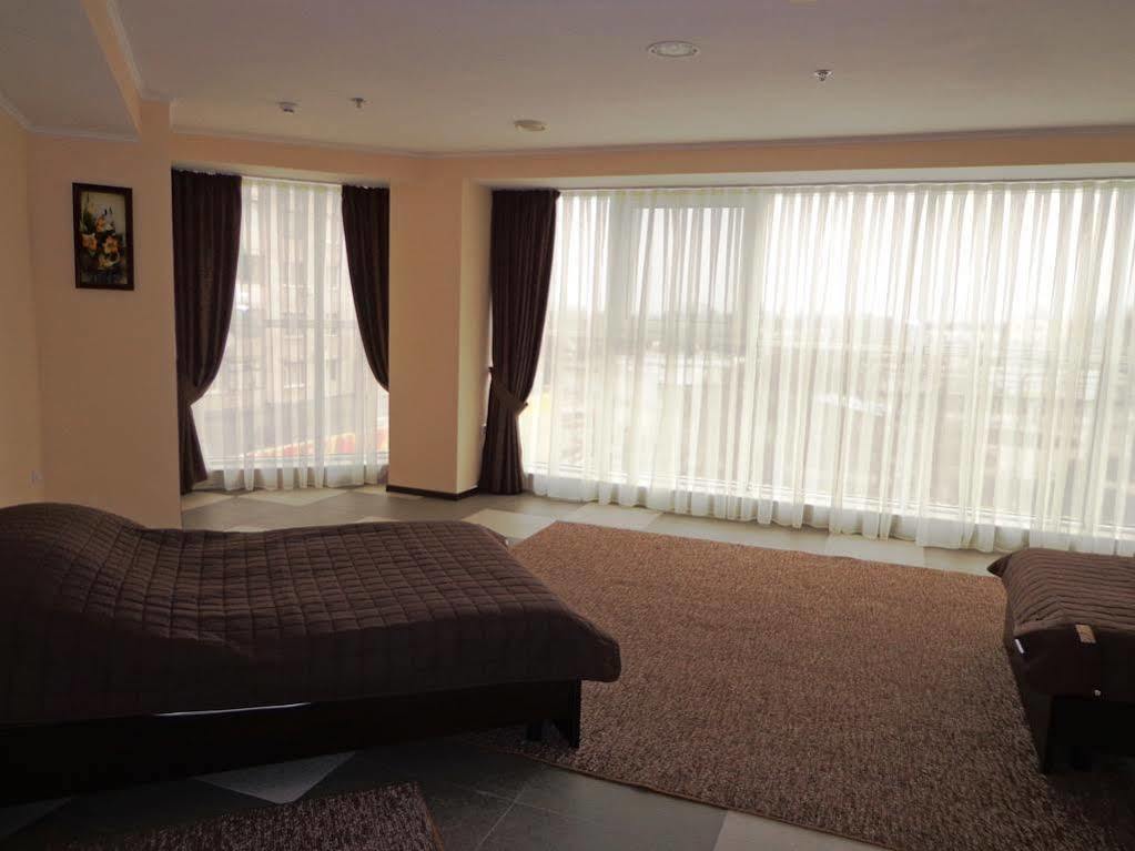 Mark Plaza Hotel Mykolaiv Exterior foto