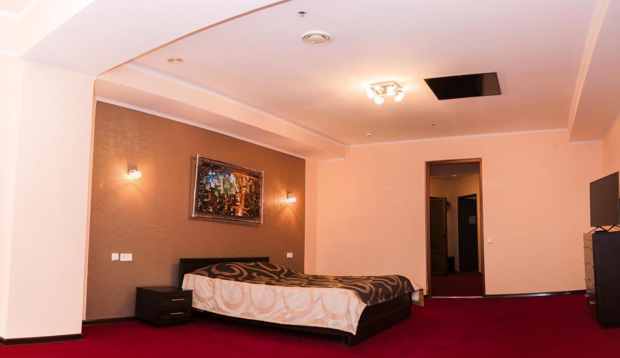 Mark Plaza Hotel Mykolaiv Exterior foto